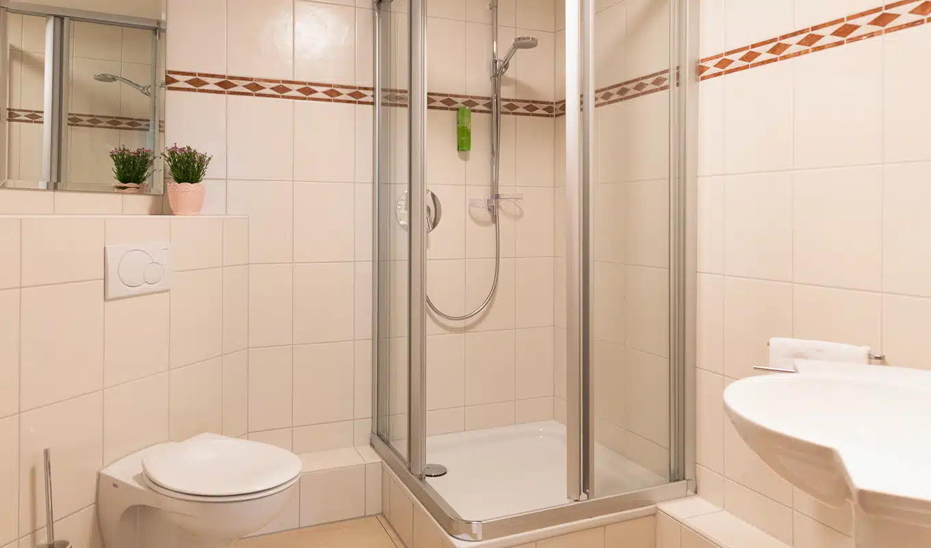 hotel-schwarzwald-komfort-doppelzimmer-badezimmer-gasthof-belchenblick
